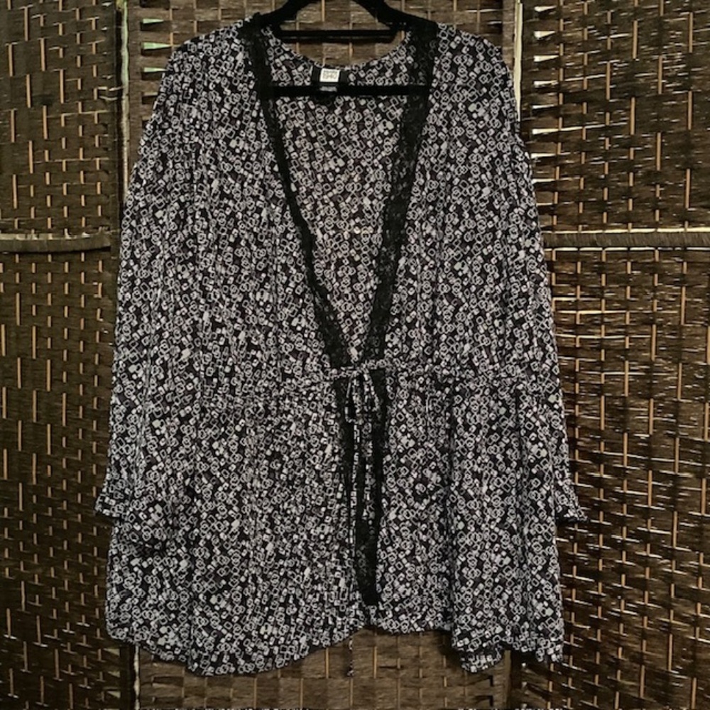 STUDIO 1940 woman’s top size 30/32W